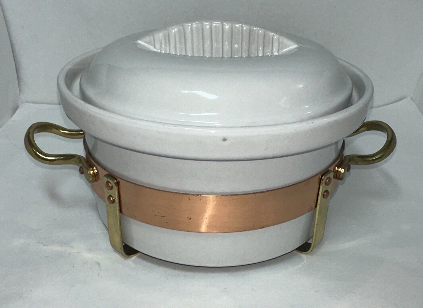 VTG 2 Qt White Ceramic Covered Casserole Dish w/Copper Stand w/Brass Handles