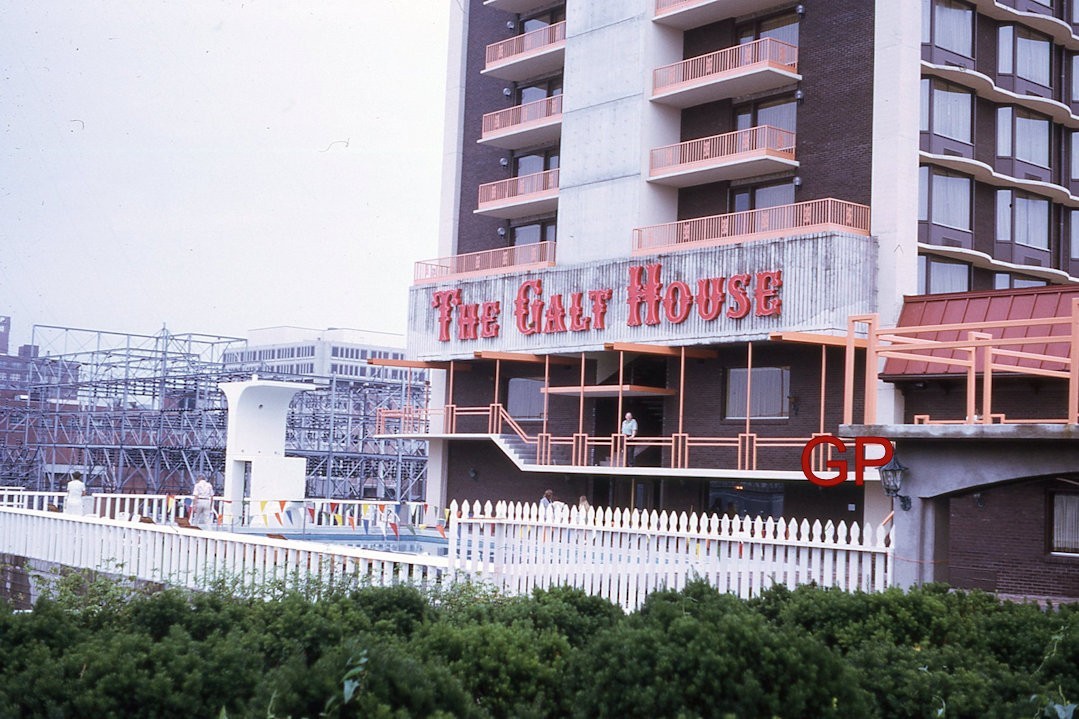 #XX168- a Old 35mm Slide Photo-Louisville Kentucky- The Galt House- 1973