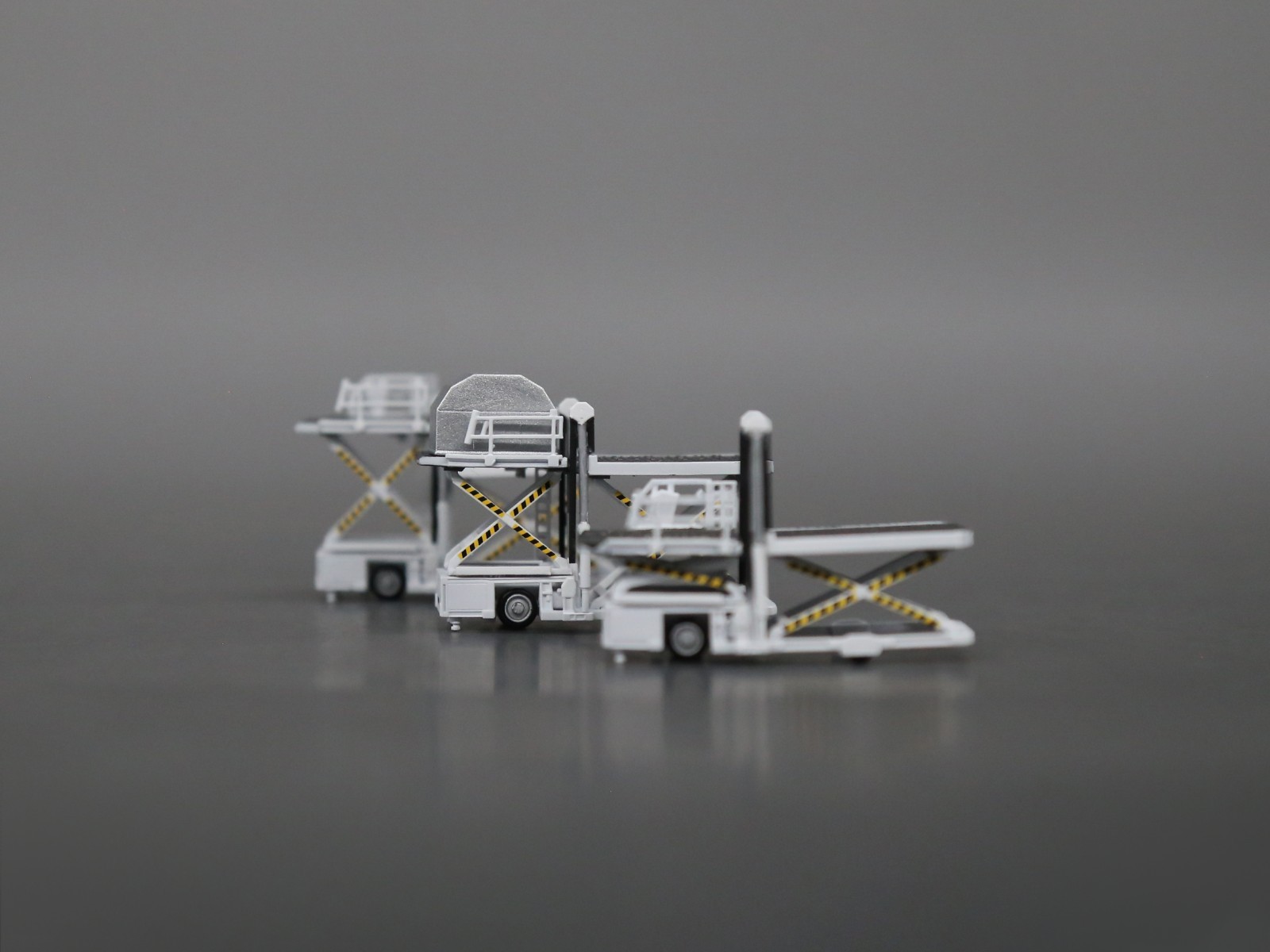 1:200 scale Infinite airport cargo loader truck 3D GSE model
