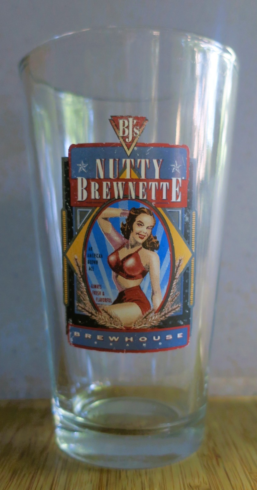 BJ\'s Brewhouse NUTTY BREWNETTE pint glass