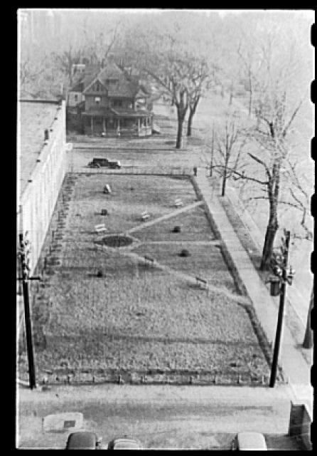 Photo:Marshalltown Iowa Park Square 1900s Victorian House Park Ground View