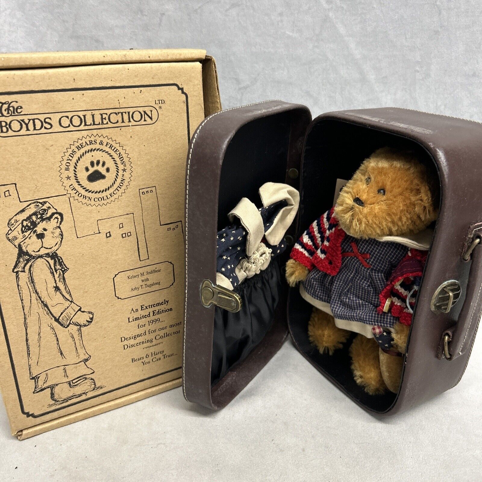 Boyds Bears Uptown Collection Leather Trunk Mohair Bear Accessories Set 900209