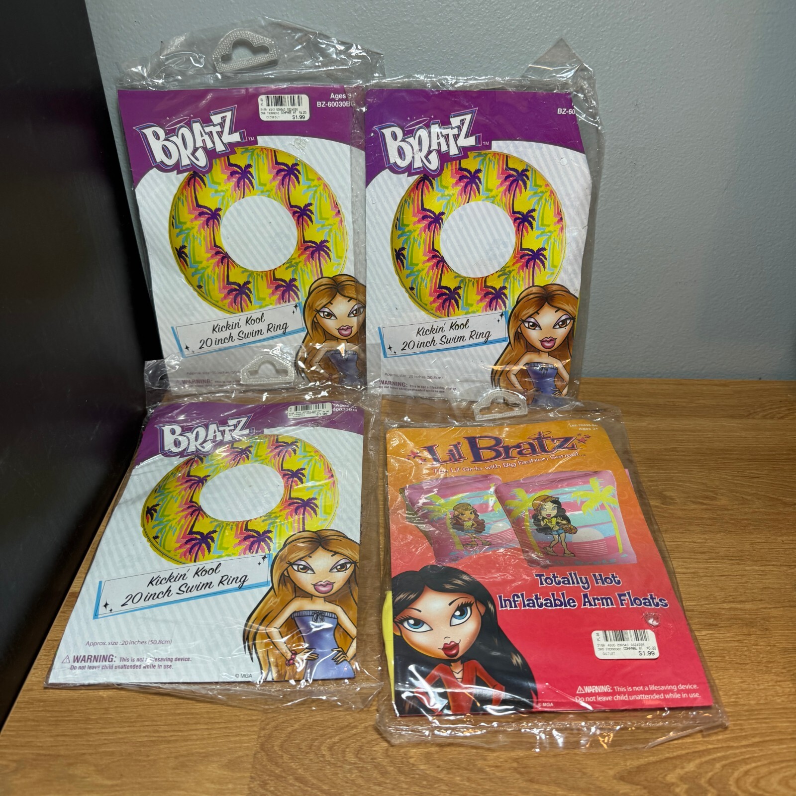 Bratz Inflatebale Kickin Kool Swim Ring Arm Floats 20 Inch Pool MGA VTG New