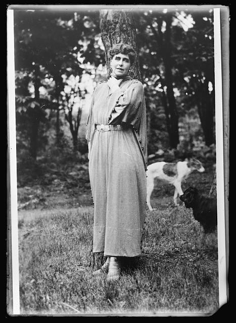 Photo:Queen Marie of Romania 1910s Portrait with Dogs Autograph