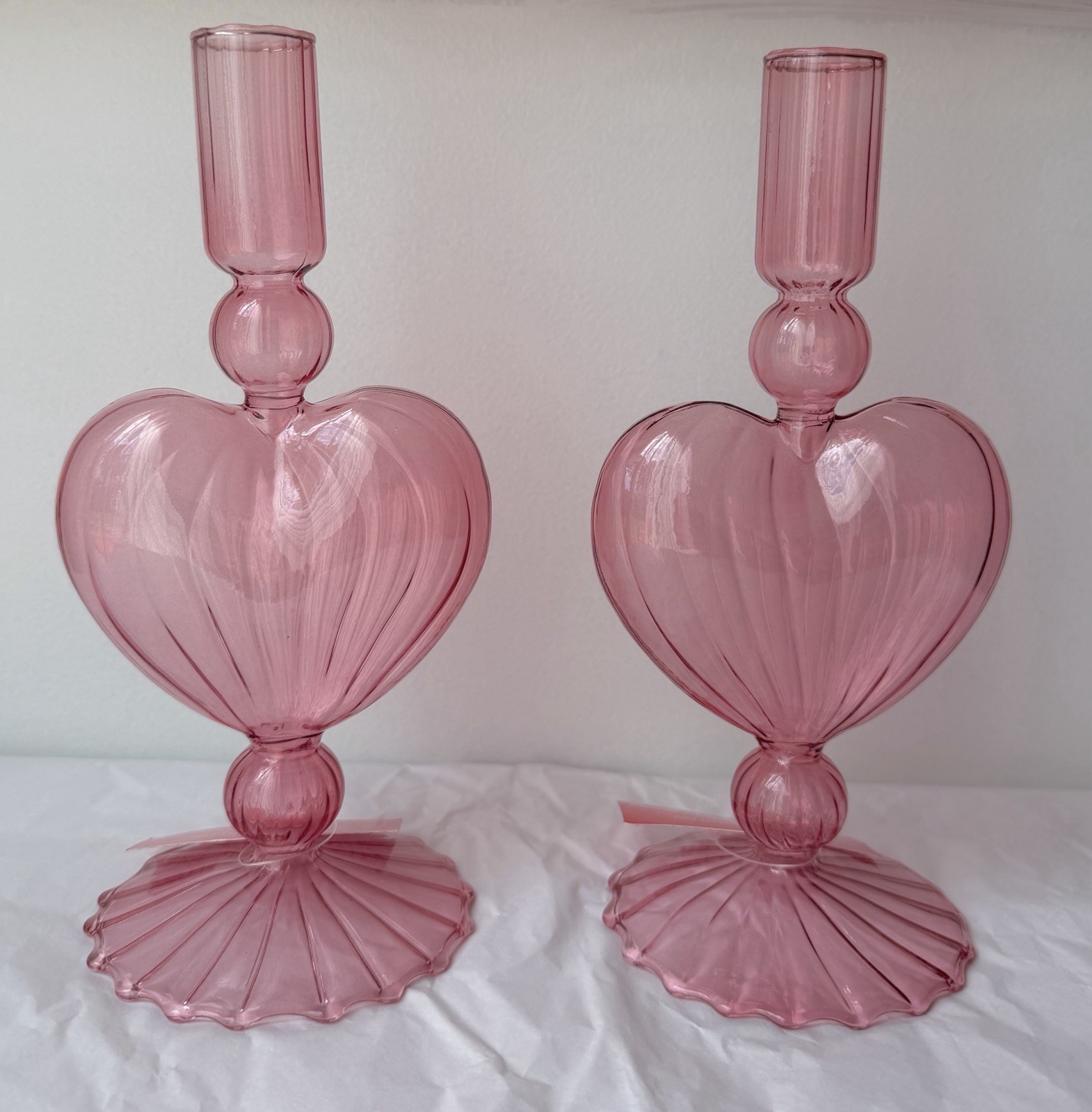 SET OF 2 NEW BLOWN PINK HEART GLASS CANDLEHOLDERS TAPER CANDLES ROMANTIC LOOK SET OF 2 NEW BLOWN PINK HEART GLASS CANDLEHOLDERS TAPER CANDLES ROMANTIC LOOK