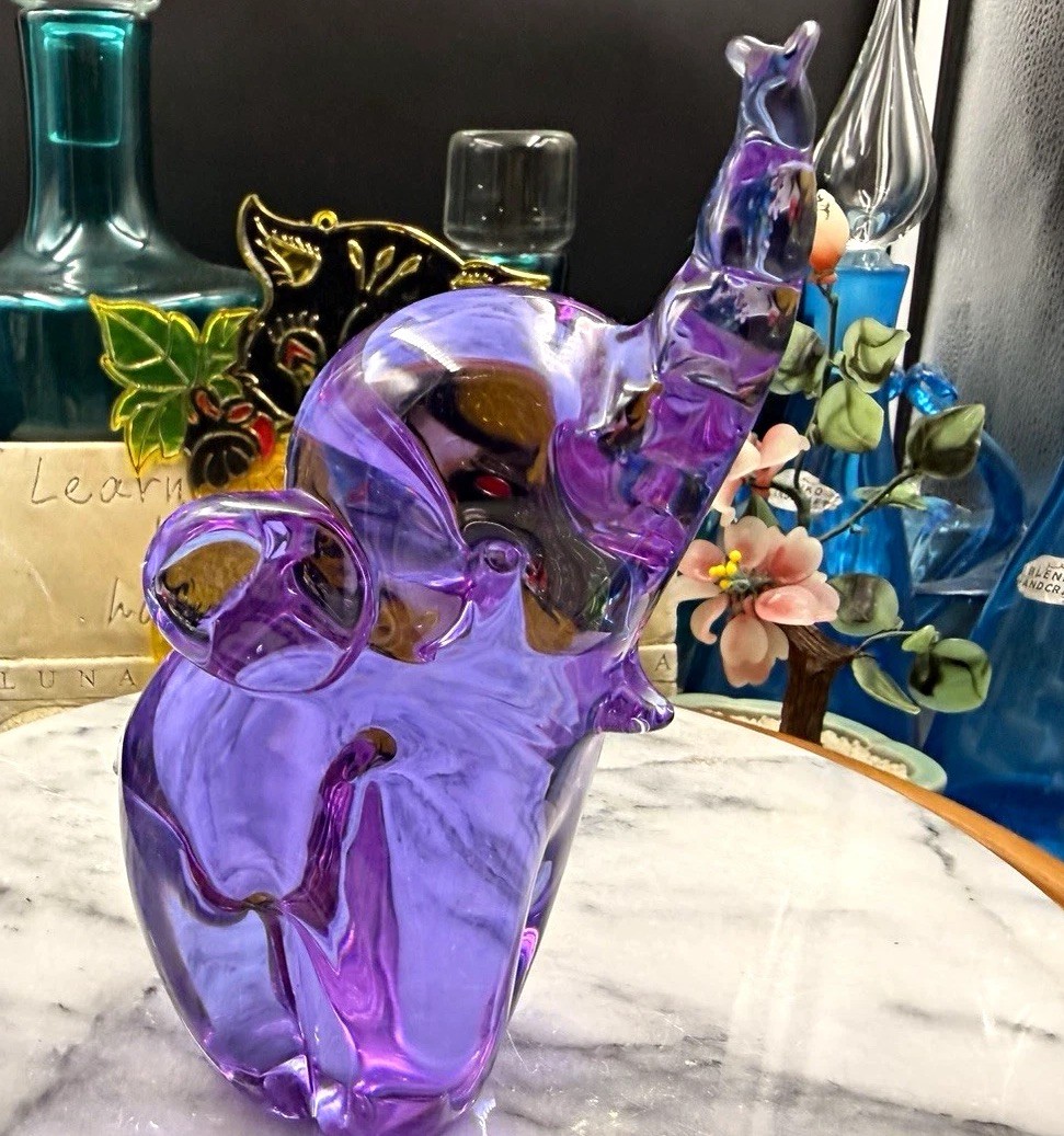 FM Konstglas Ronneby Neodymium Art Glass Elephant Figurine