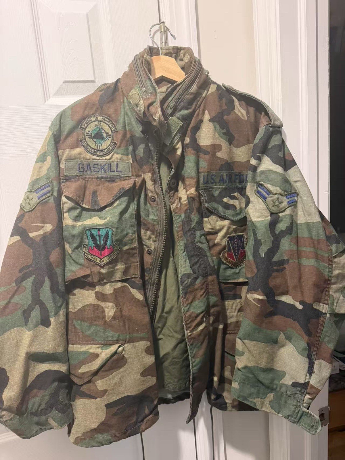 Vintage US Air Force M-65 Woodland Camo Field Jacket Patched Medium Short M65