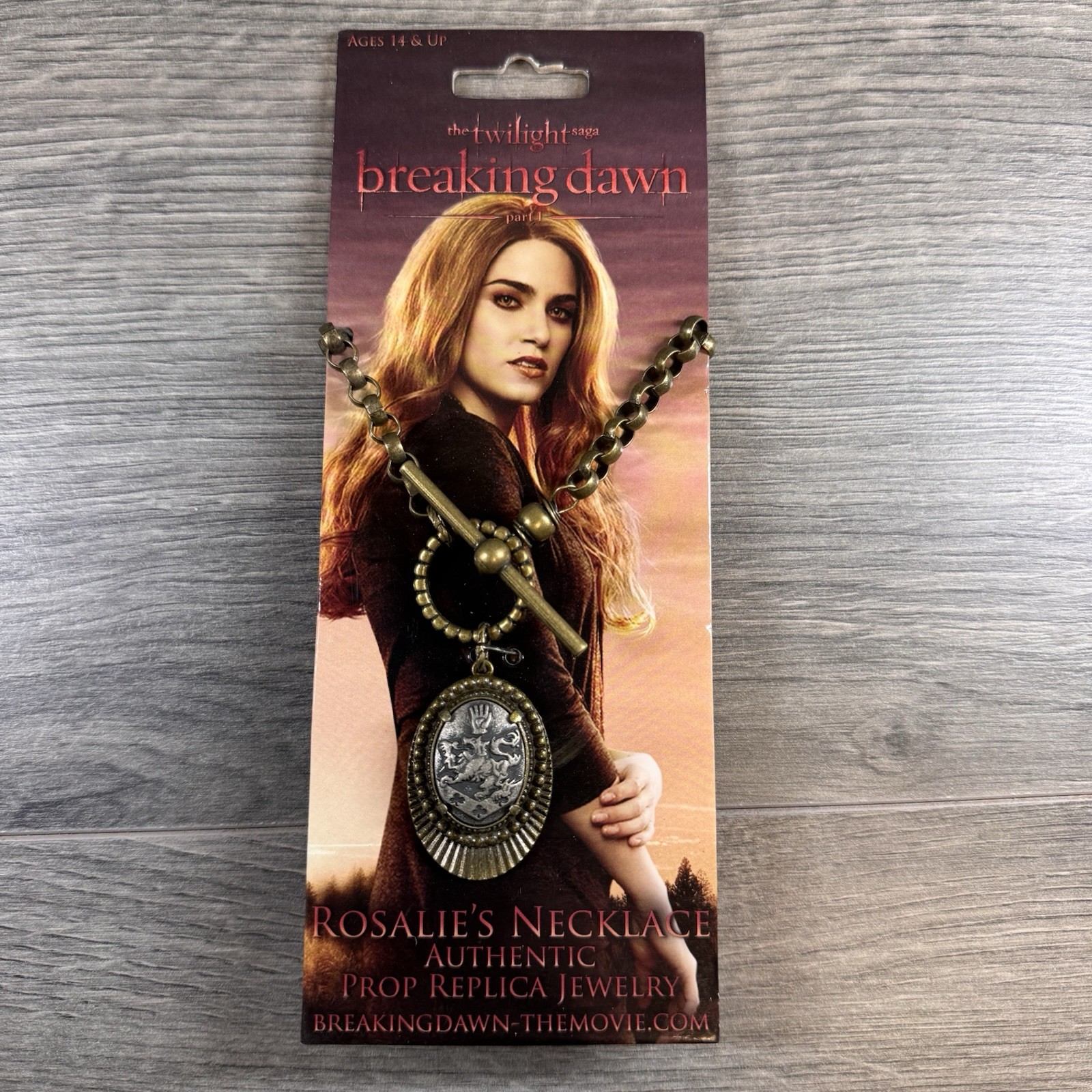 Twilight Breaking Dawn NECA Rosalie\'s Prop Replica Necklace Twilight Breaking Dawn NECA Rosalie\'s Prop Replica Necklace