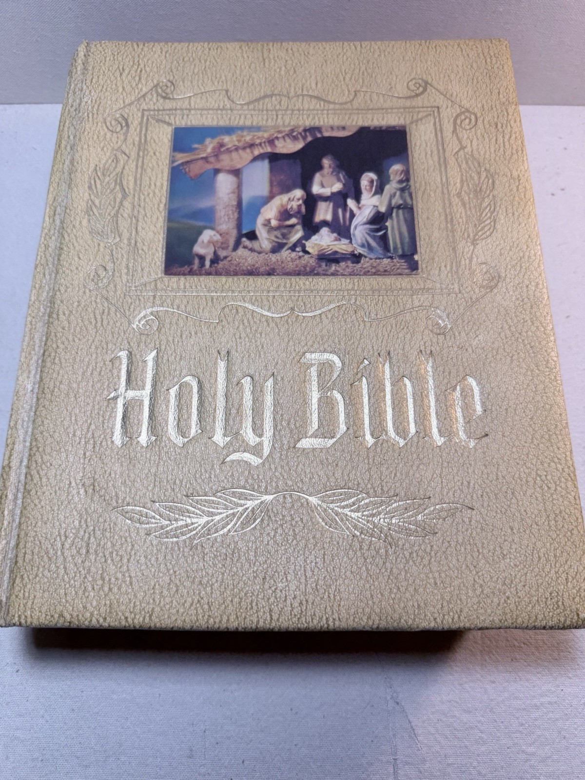 1960\'s DeVore & Sons Large Family Holy Bible KJV Nativity Cover LARGE