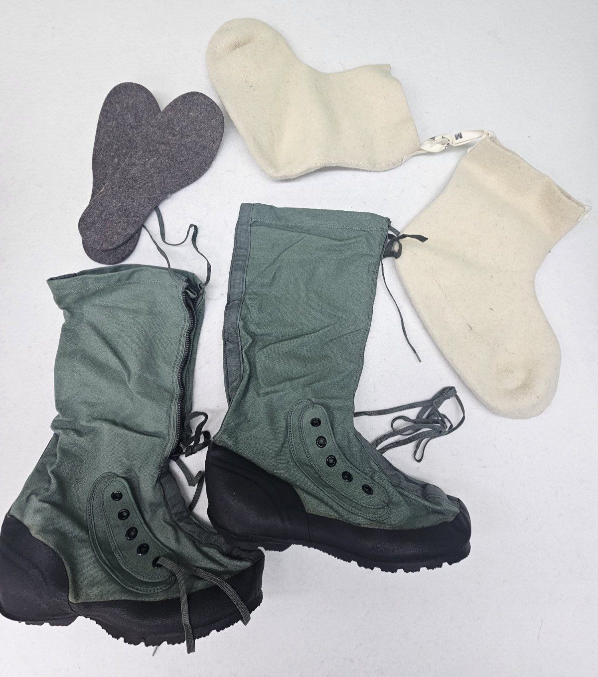 US Military N-1B Mukluk Boots Extreme Cold Weather Arctic Boots Sz. Med 9.5-10.5