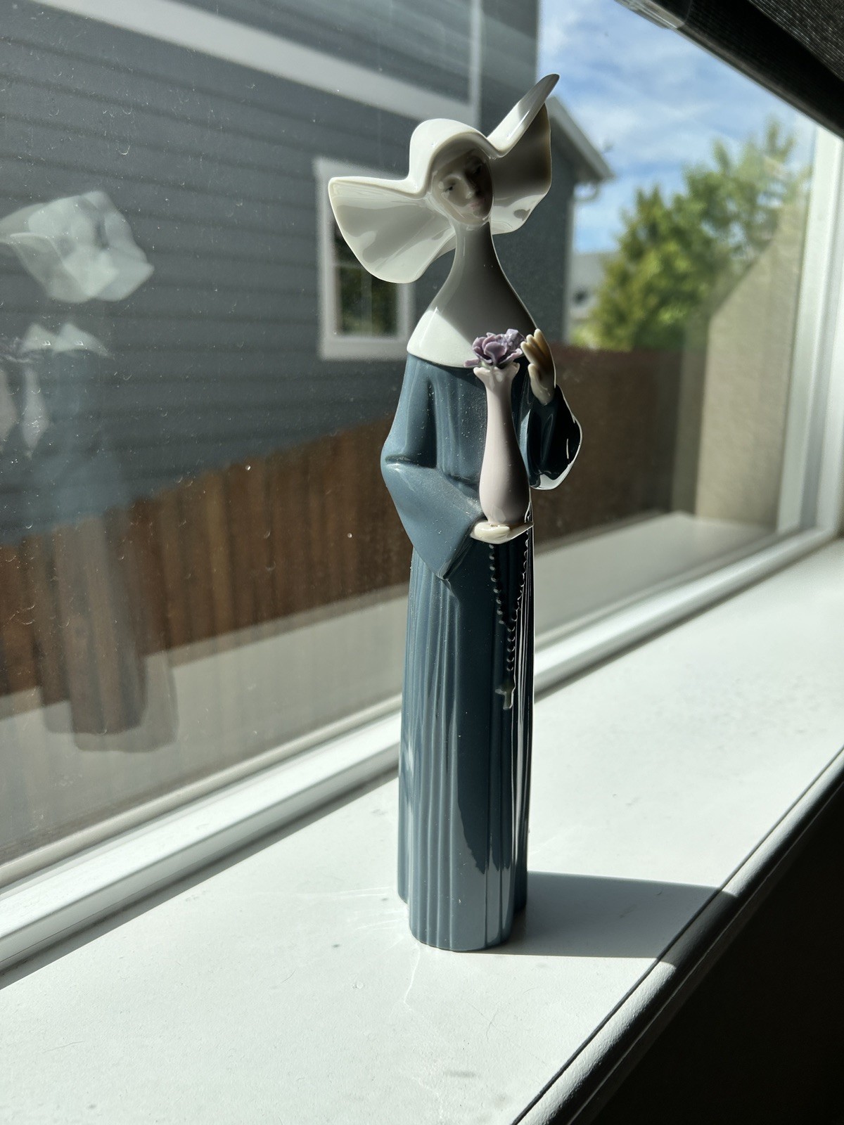 Vintage Lladro Serene Moment Blue Nun Figurine #5550  Retired 1988-1993 Signed