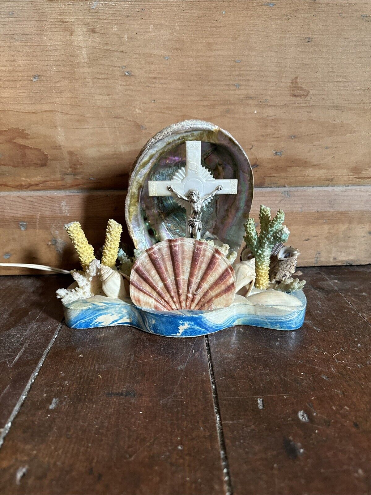 Vintage Mid Century TV Lamp Abalone Shell Jesus Christ Cross Shells Coral MCM