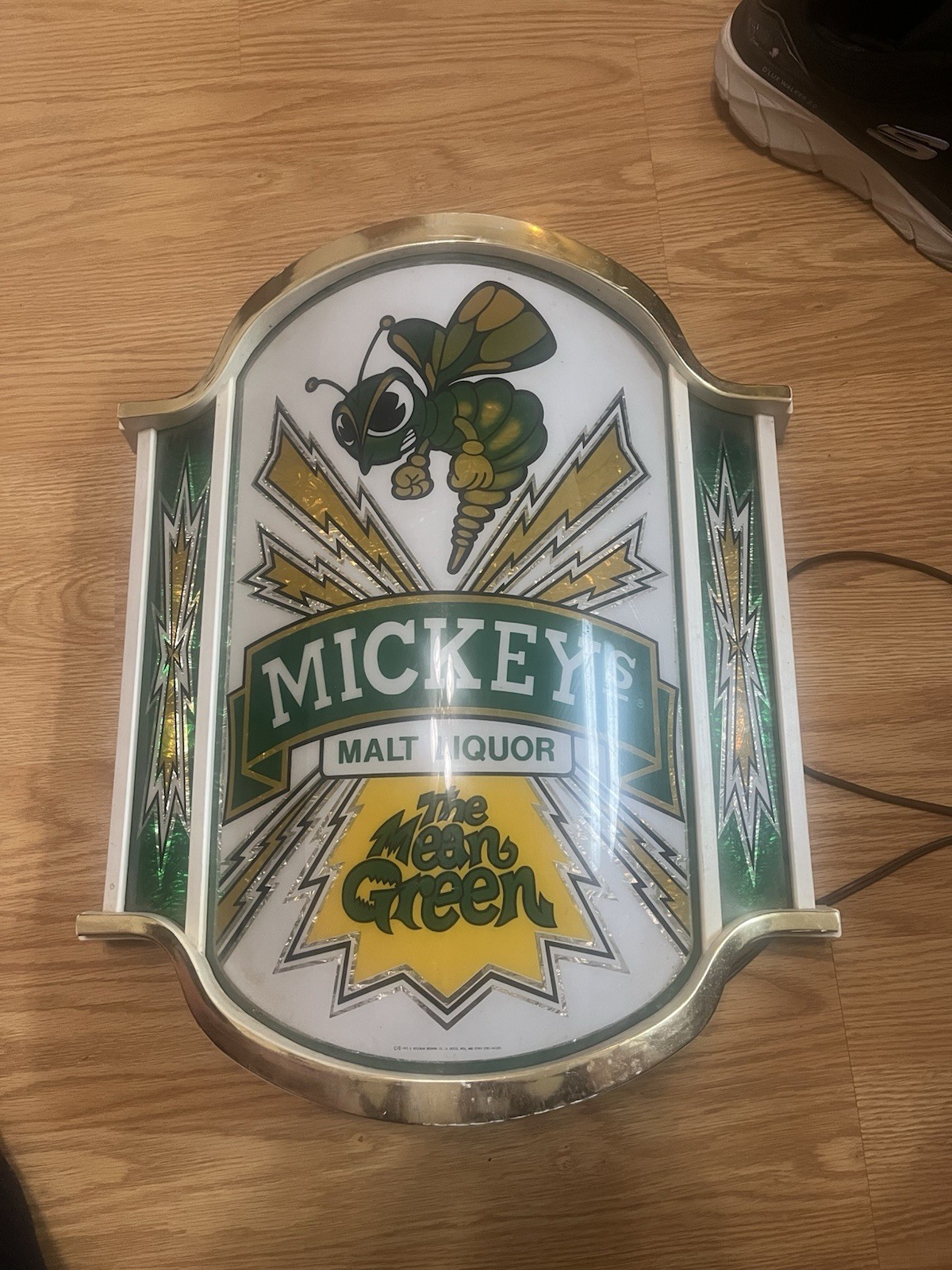 Vintage 1981 MICKEY'S BEER MEAN GREEN HORNET IN MOTION BAR LIGHT SIGN Works