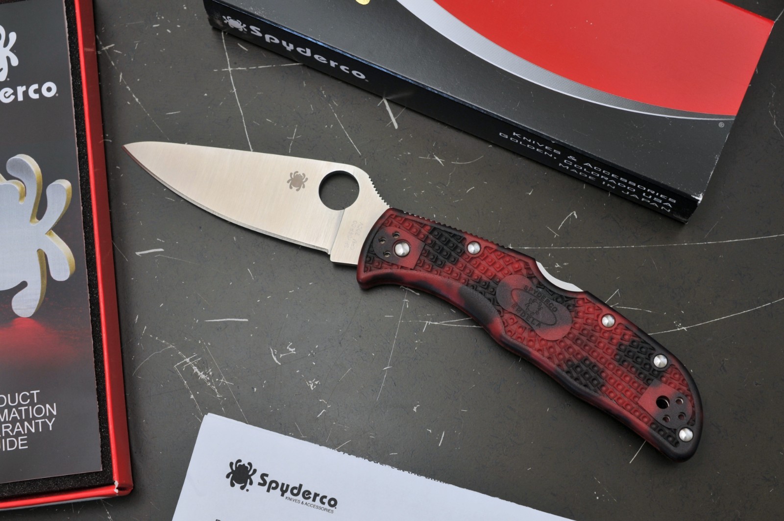 New , Spyderco Endela DLT Exclusive - Red & Black Zome - 20CV Blade New , Spyderco Endela DLT Exclusive - Red & Black Zome - 20CV Blade