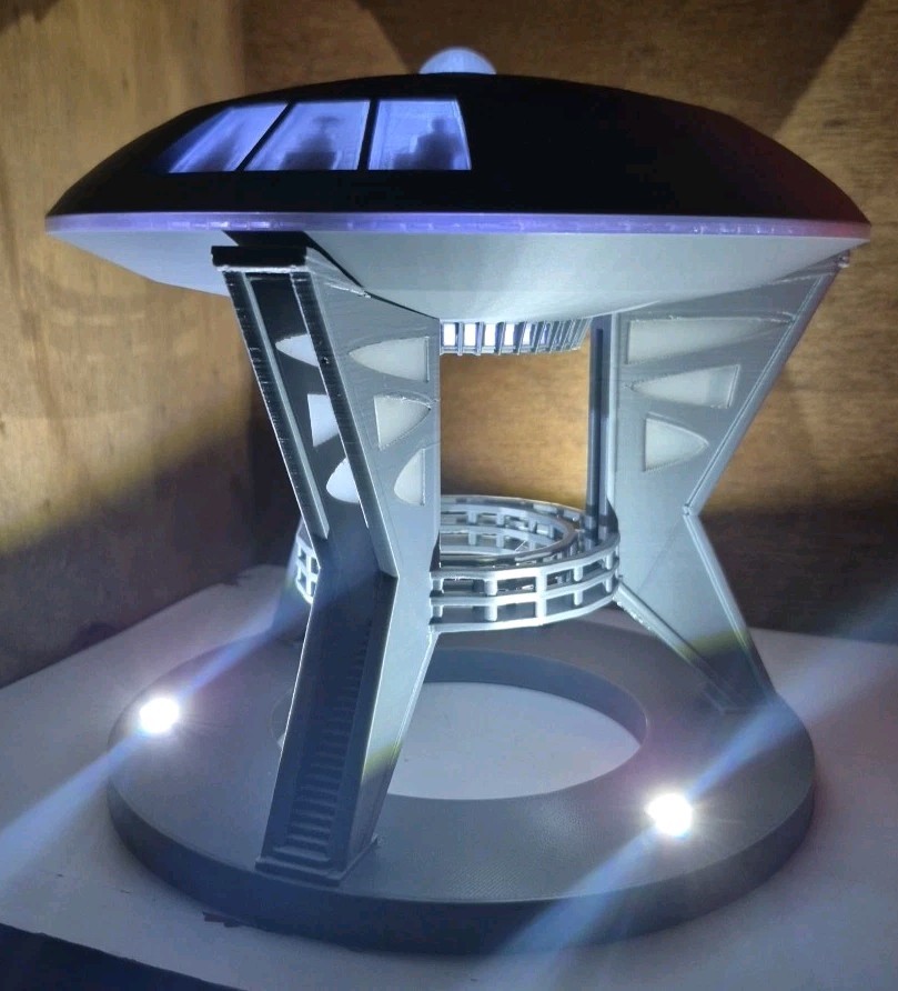 Jupiter 2 [from Lost in Space] - with Lights & Gantry Stand - Large