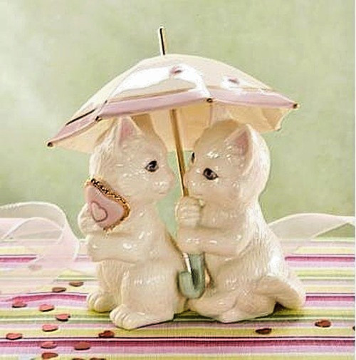 LENOX Cat It's RAINING KITTY KISSES Sweetheart Figurine NEW IN BOX