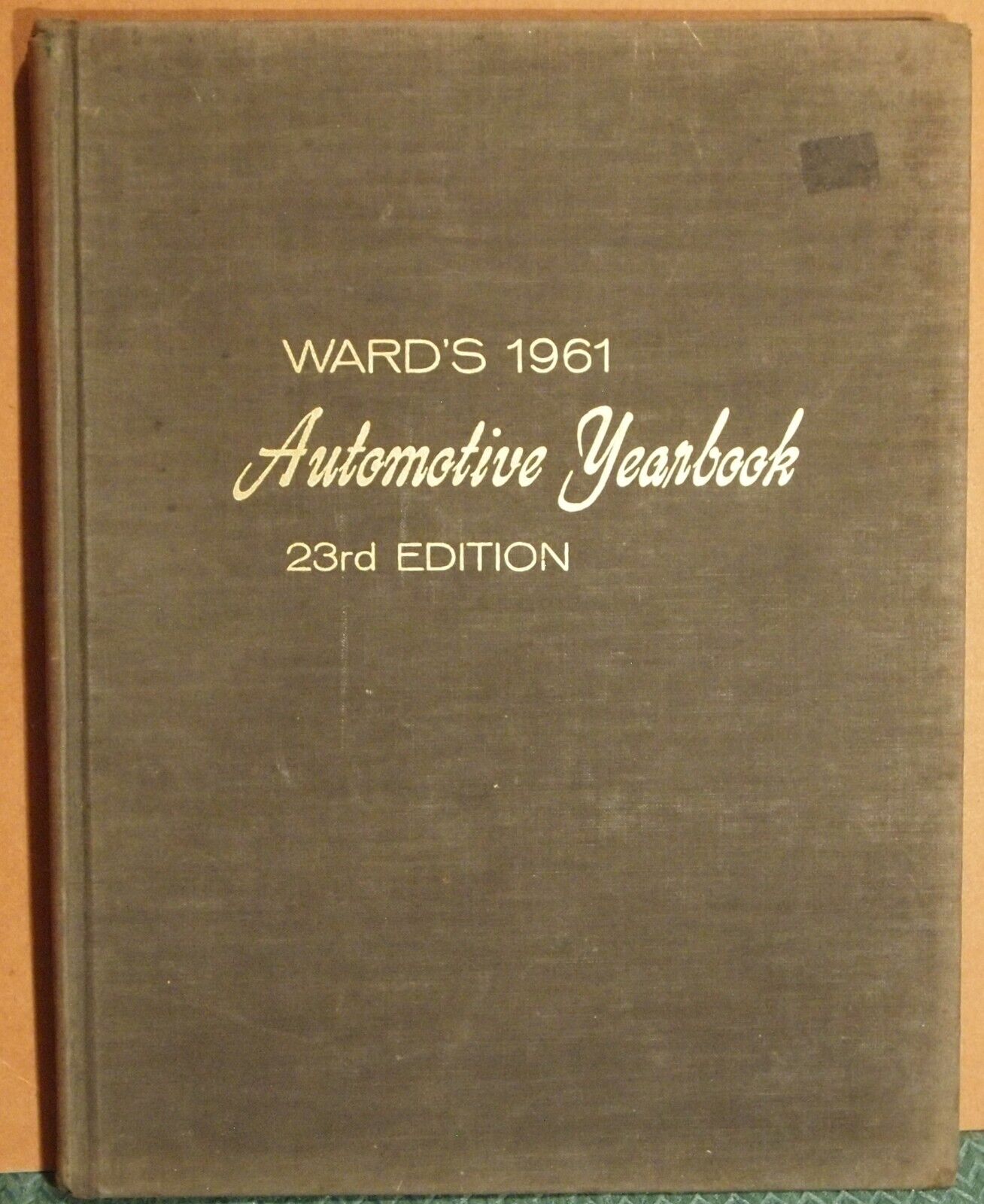 1961 WARD\'S AUTOMOTIVE YEARBOOK 23rd edition WARDS-12