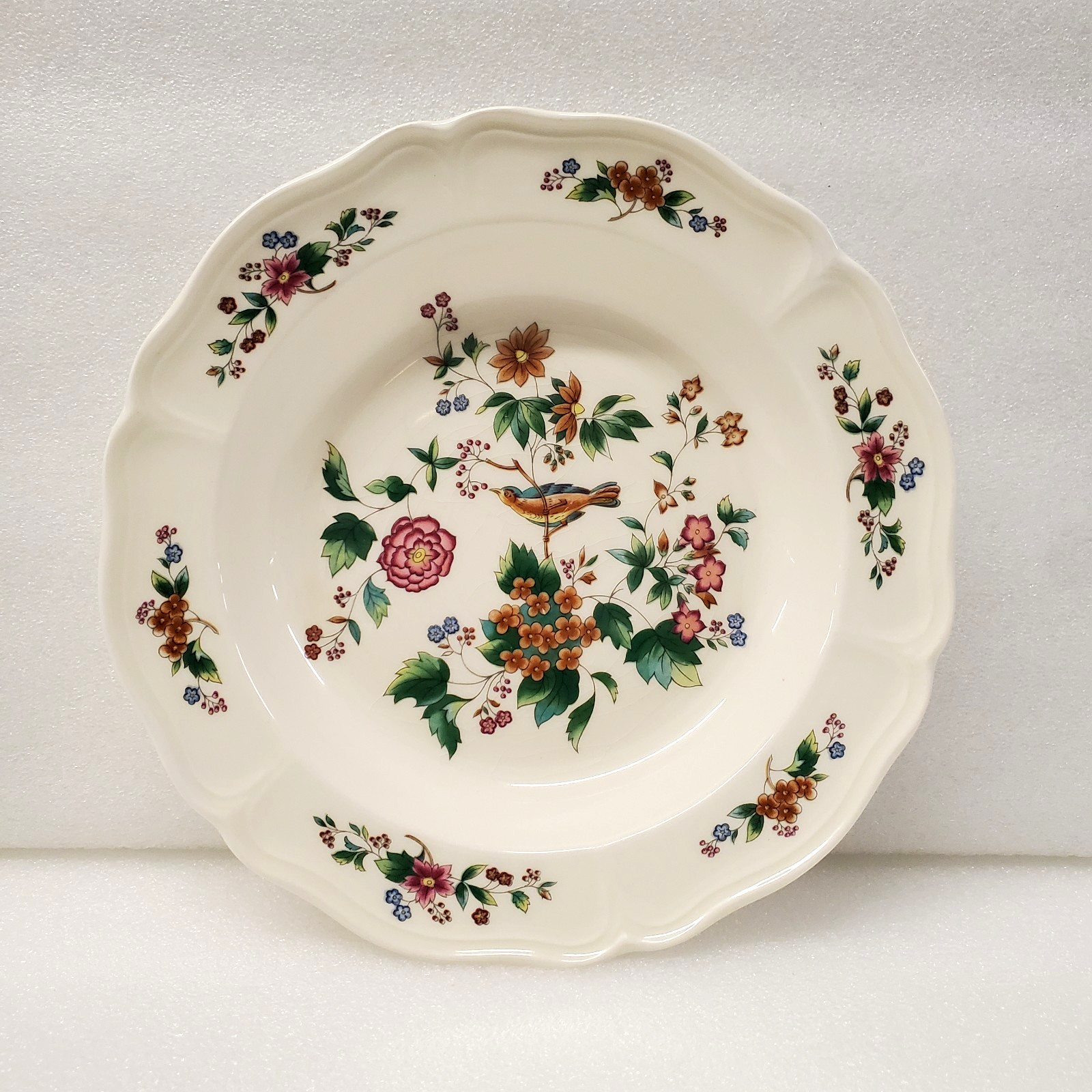 Wedgwood Tropical Garden pattern Dinner Plate NM922 8 inches