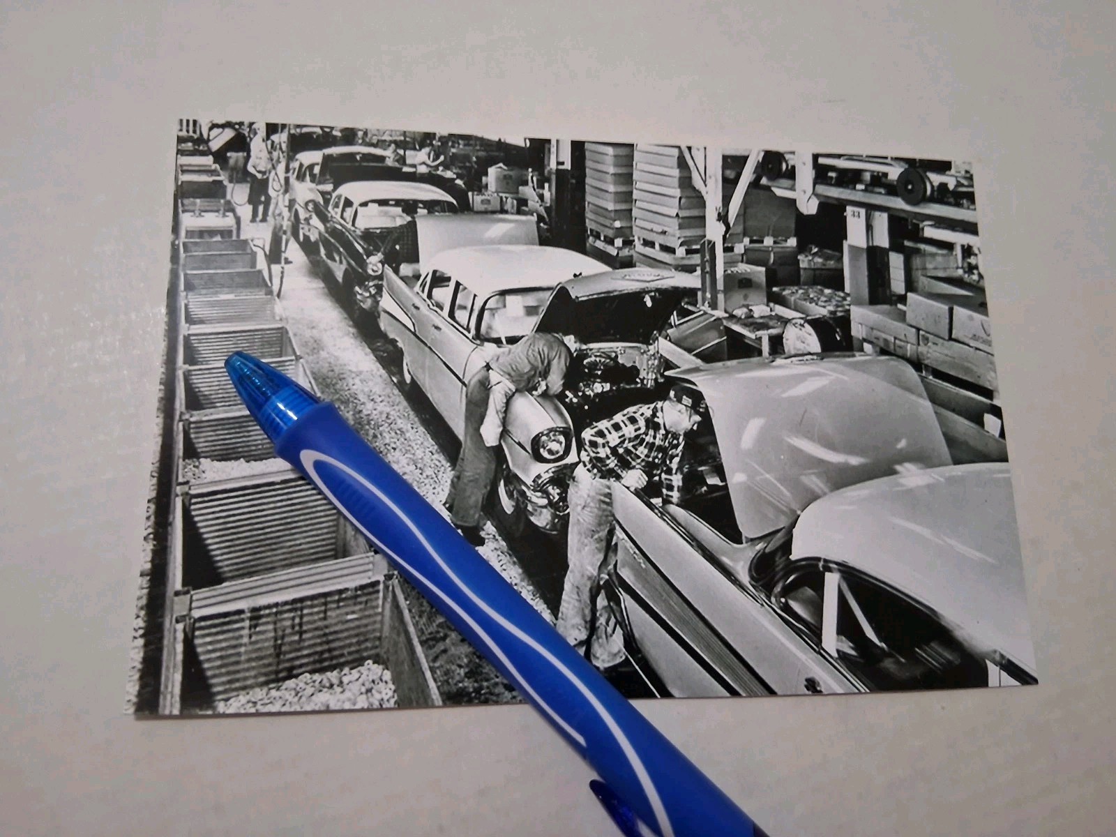 CHEVROLET ASSEMBLY LINE MAKING THE ICONIC 1957 CHEVY, GLOSSY B&W 4X6 PHOTO