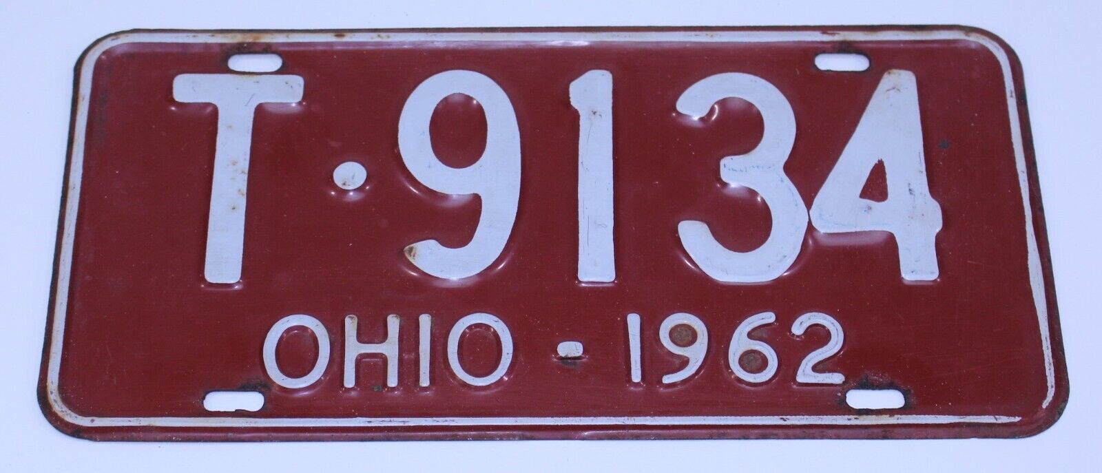 Ohio 1962 VTG License Plate Auto Tag Car T-9134 Red White Passenger Original OH
