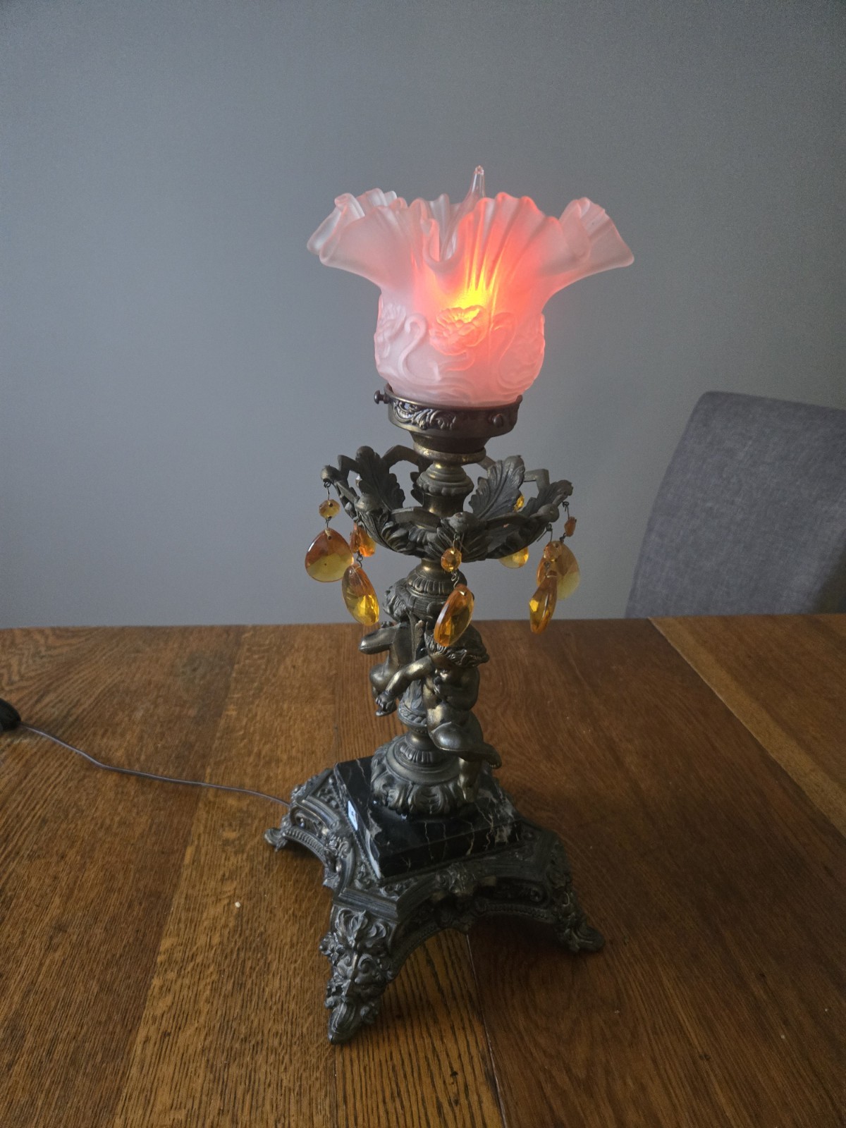 Vtge Hollywood Regency Cherub Table Lamp amber Crystals Frosted Ruffled Shade