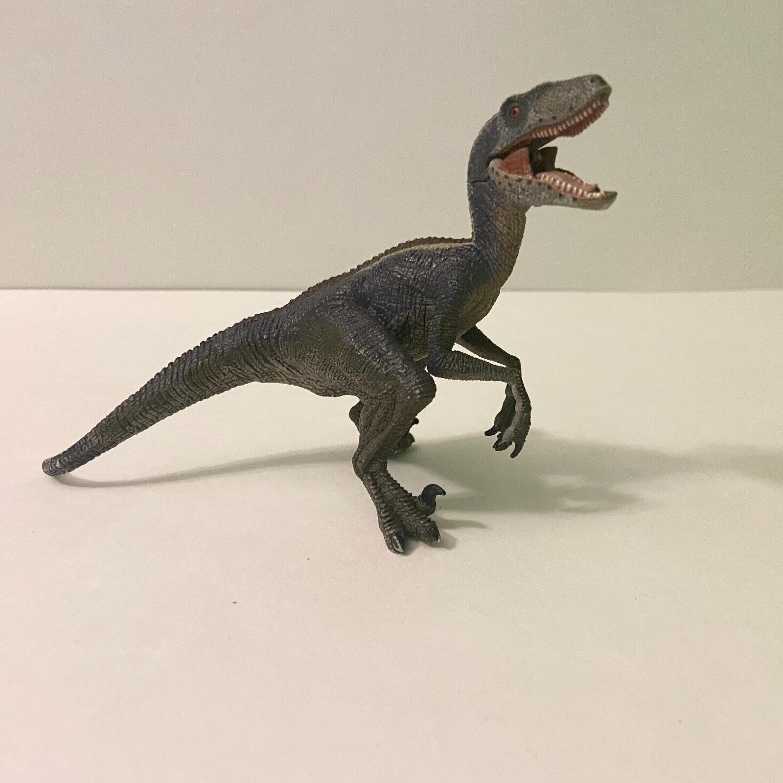 2005 Papo Velociraptor Dinosaur Figure 4 Inch Tall Articulated Jaw Jurassic Park