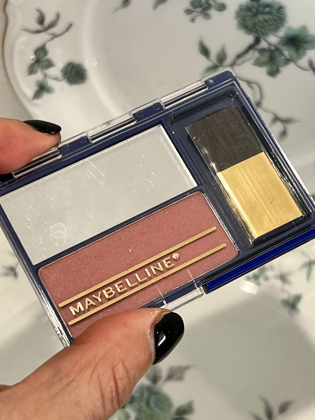 VINTAGE MAYBELLINE SLEEK CHEEKS PLUM SATIN POWDERED BLUSH NEW