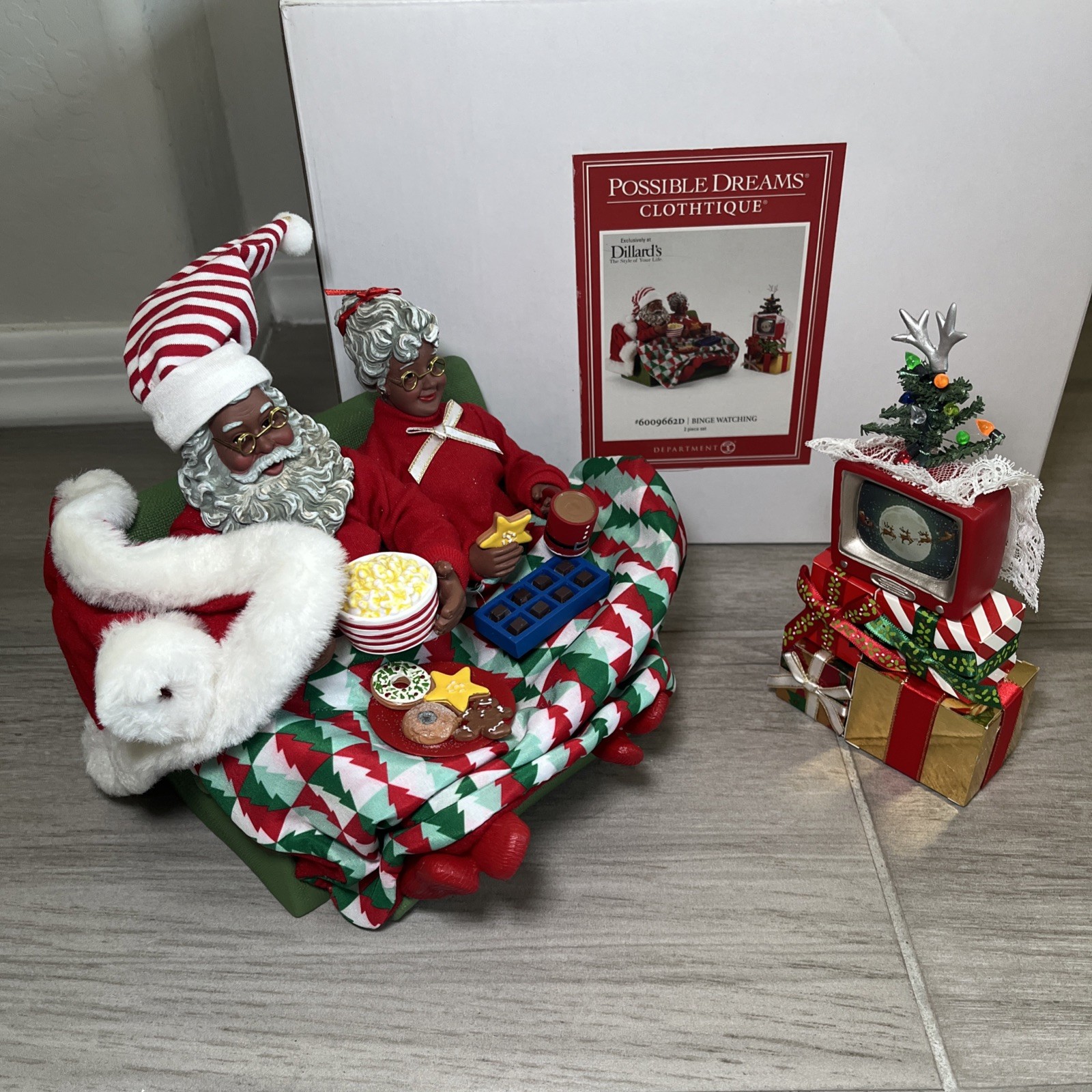Department 56 Possible Dreams Santa & Mrs. Claus Binge Watching Figurine - RARE