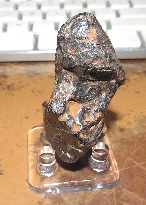 96 gm . CANYON DIABLO IRON METEORITE  MUSEUM GD ARIZONA .21 LBS  JAL stand