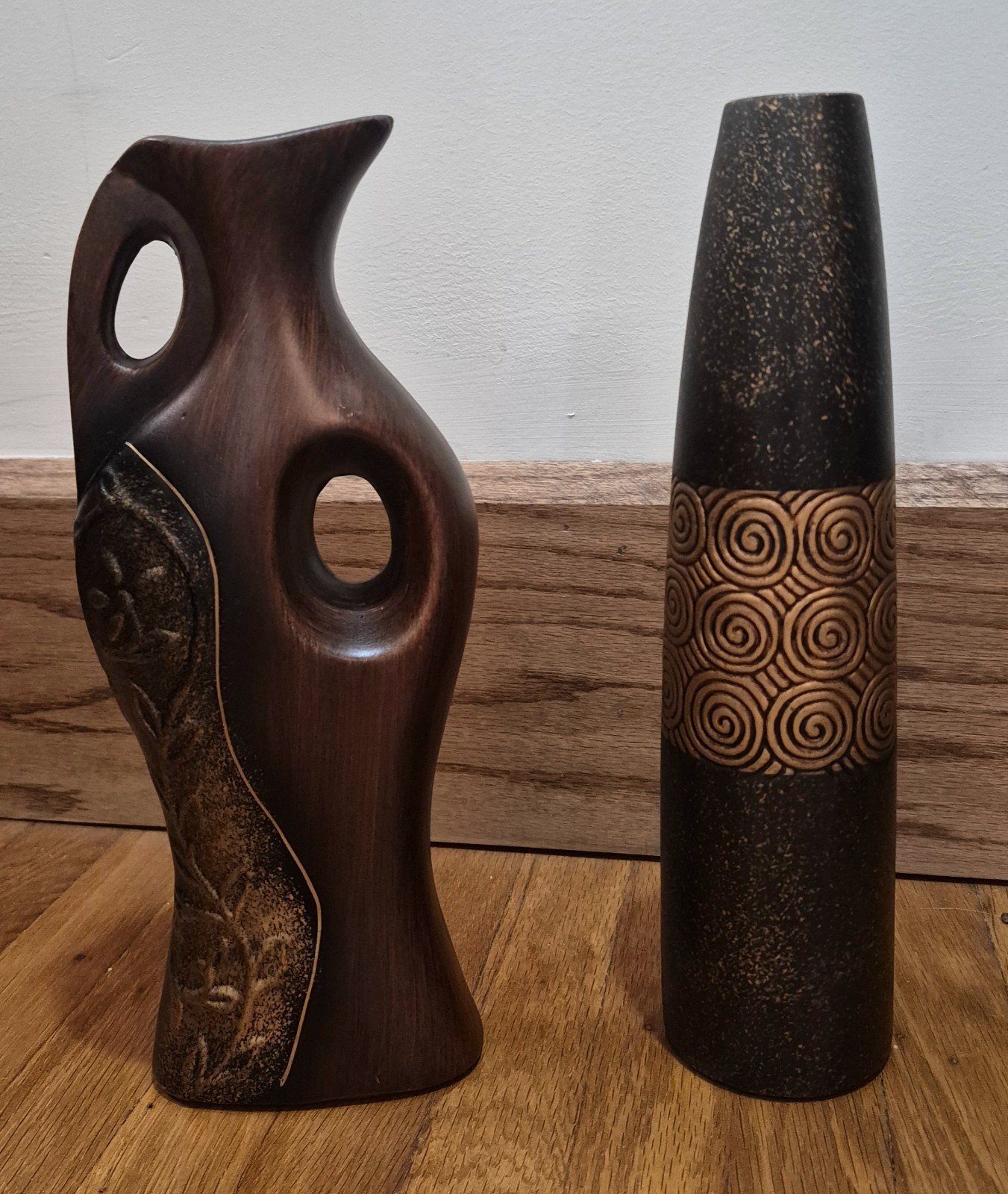 Vintage Mid Century Modern Pair Of Decorative Ceramic Vases 