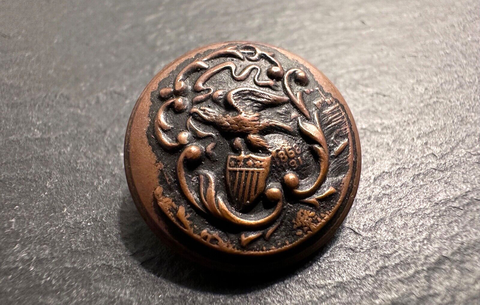 RARE ANTIQUE ILLINOIS STATE SEAL BRASS BUTTON BY GF FOSTER SON & CO B431