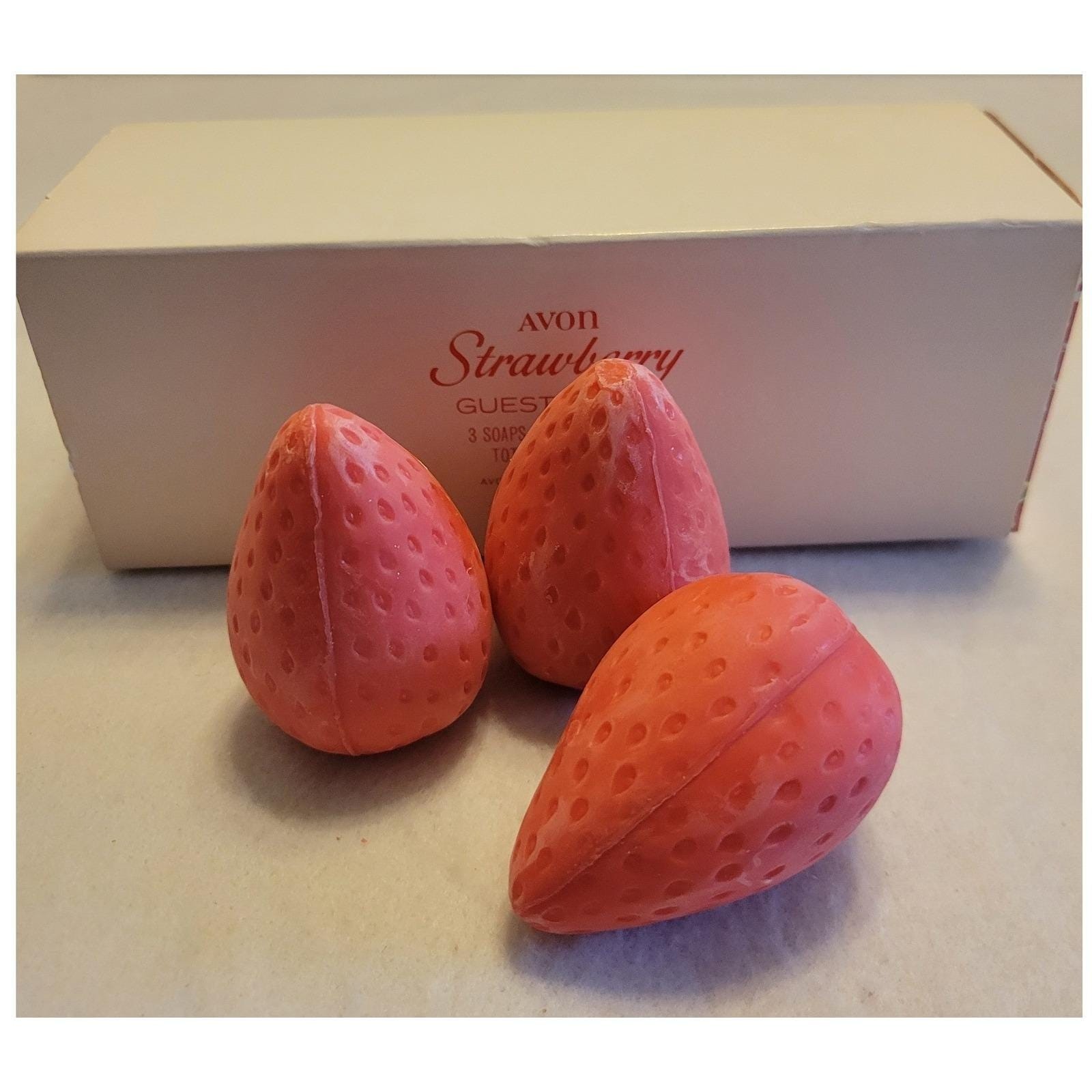 VTG Avon Strawberry GuestSoaps 1970s Collectible Vanity Display Set w/ Box