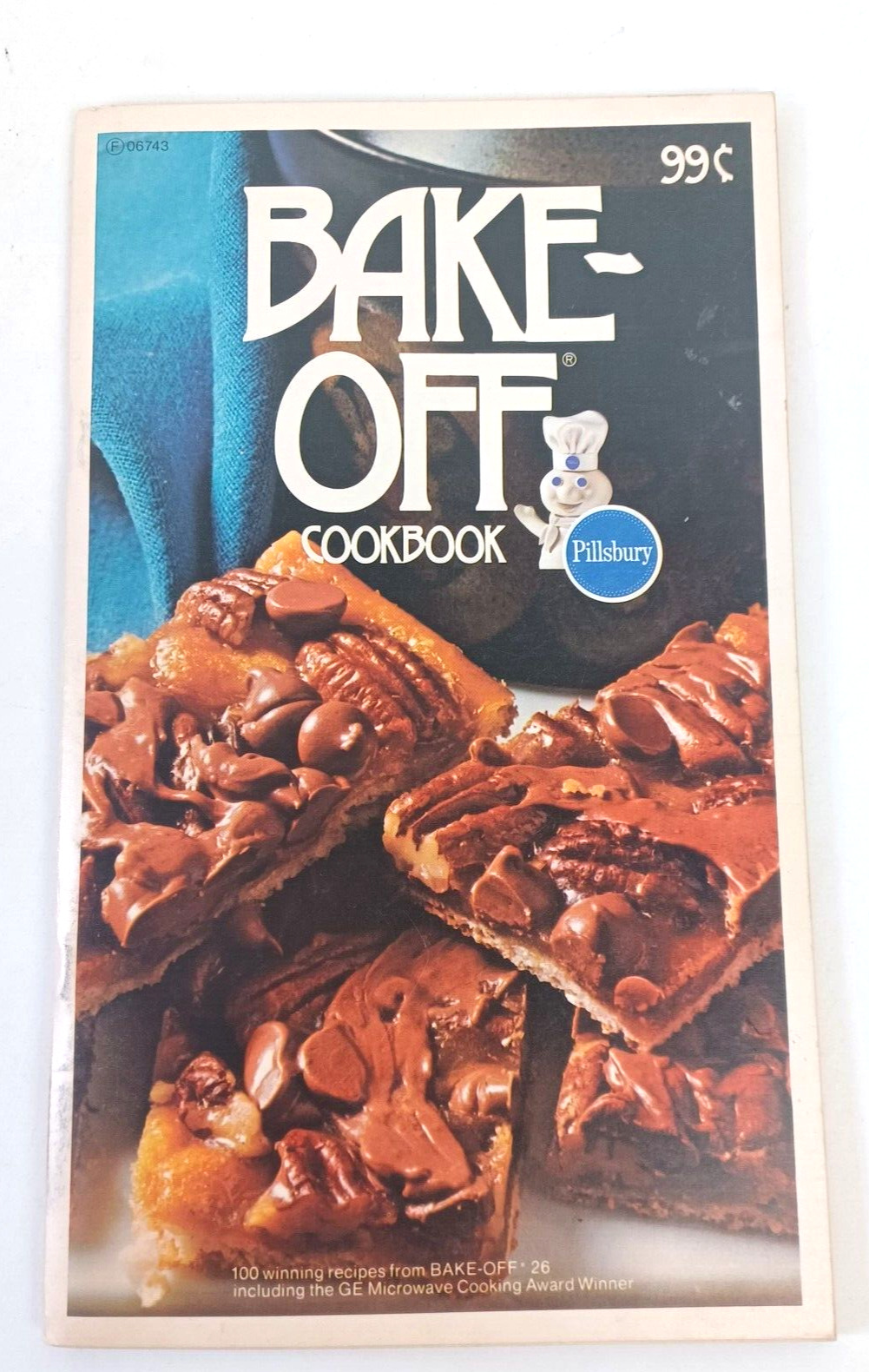 Vintage 1975 Pillsbury Bake Off Cookbook 100 Winning Recipes #26 Breads Cakes