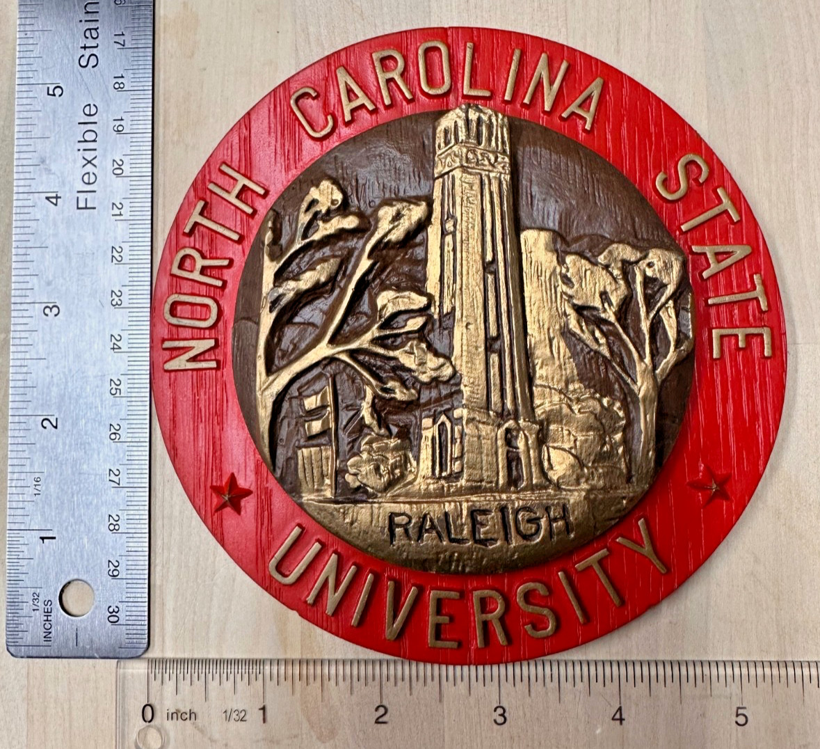 VINTAGE SEAL OF NORTH CAROLINA STATE UNIVERSITY - RESIN WOOD GRAIN PLAQUE-UNIQUE