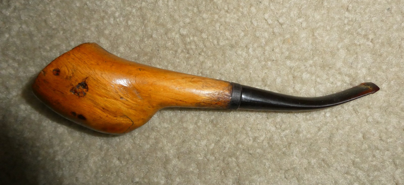Vintage Unmarked Carved Wood Estate Pipe 6 1/2