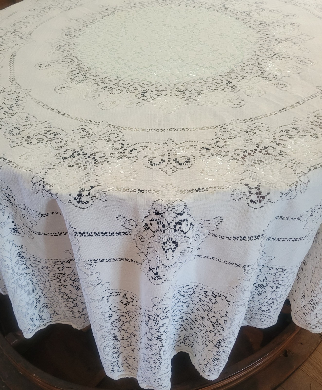 Vintage Lacey Look Tablecloth - Intricate Detail - Light Beige - Round - 76