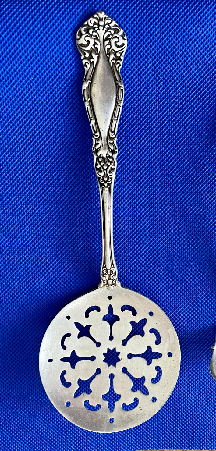 ORNATE WM ROGERS & SON AA  TEA STRAINER-TOMATO SERVER