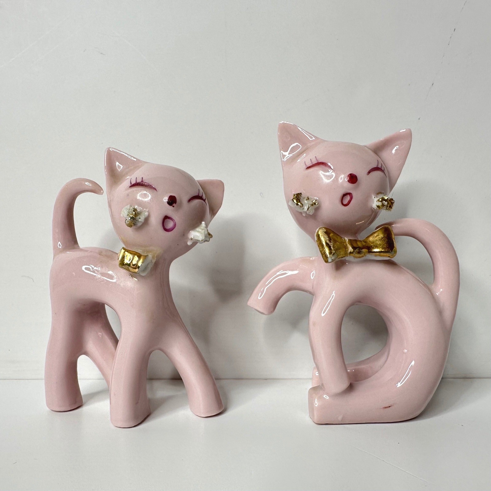 2 Vtg Pink Spaghetti Cat Figurines Gold Tone Bow Kitsch MCM 50s 60s Whimsical