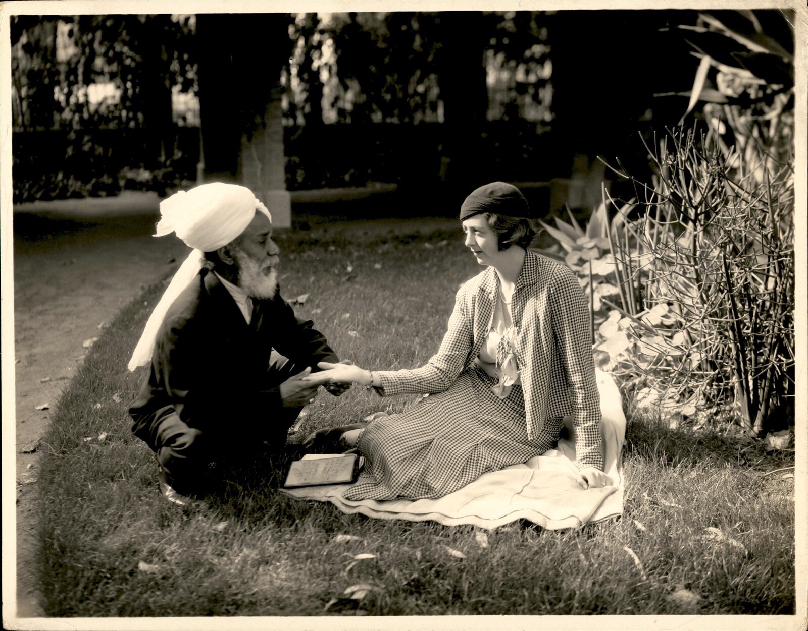 GA212 Orig Underwood Photo SHEPHEARD'S HOTEL FORTUNE TELLER CAIRO APPROX 1920s