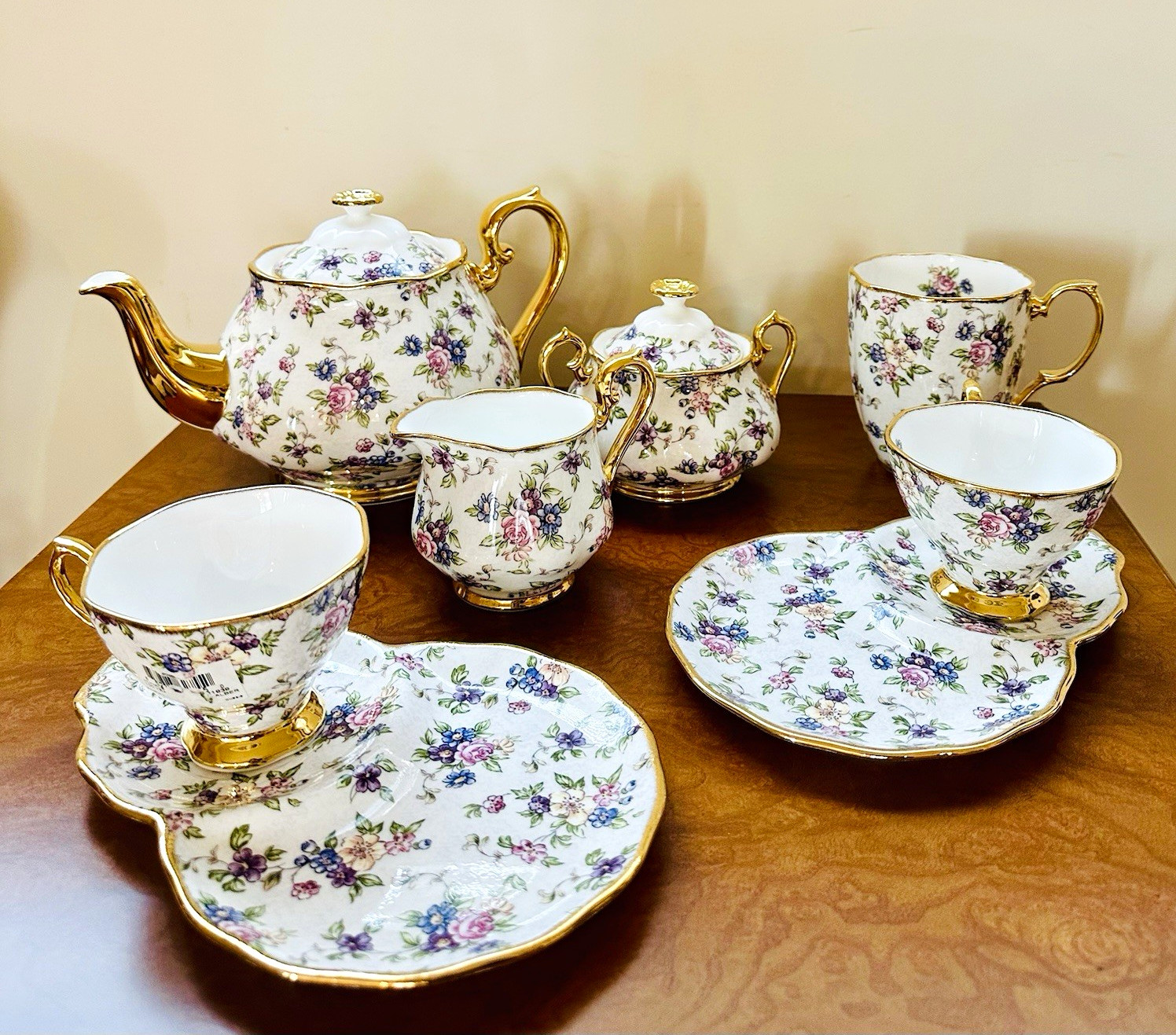 ROYAL ALBERT 100 YEARS OF ROYAL ALBERT :8 PIECE TEA SET ROYAL ALBERT 100 YEARS OF ROYAL ALBERT :8 PIECE TEA SET
