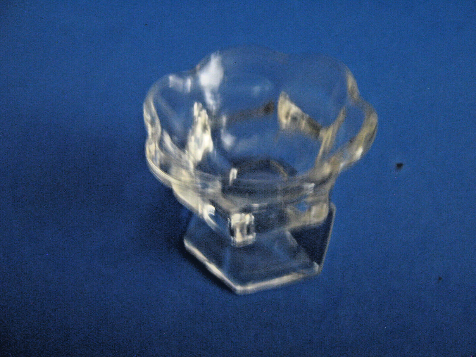FLUTED RIM CLEAR GLASS PEDESTAL OPEN SALT CELLAR w/HEXAGON BASE