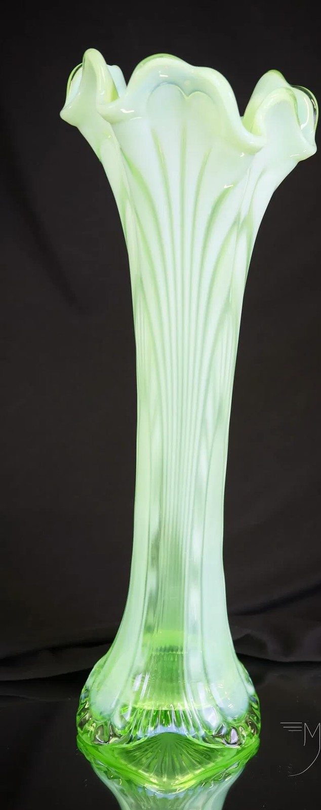 Vintage Jefferson Glass Tokyo Style Green Opalescent Swung Vase – 12” Vintage Jefferson Glass Tokyo Style Green Opalescent Swung Vase – 12”