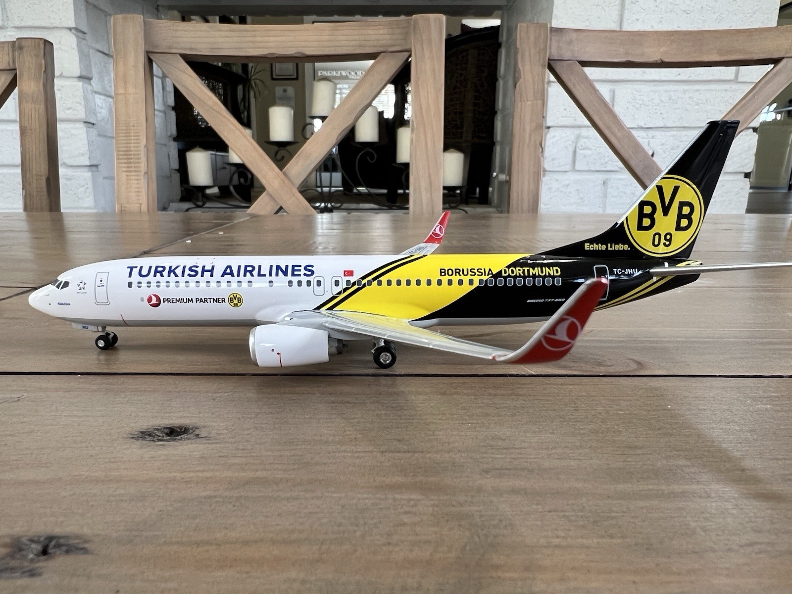 1:200 Herpa B737-800 Turkish Airlines TC-JHU „Borussia Dortmund“
