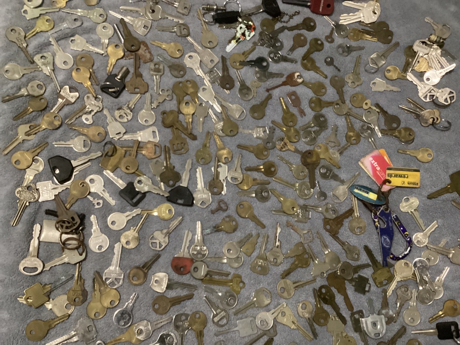 Big Lot - Vintage Keys & Keychains 300+ Old Brass Car/Home/Cabinet - Crafts