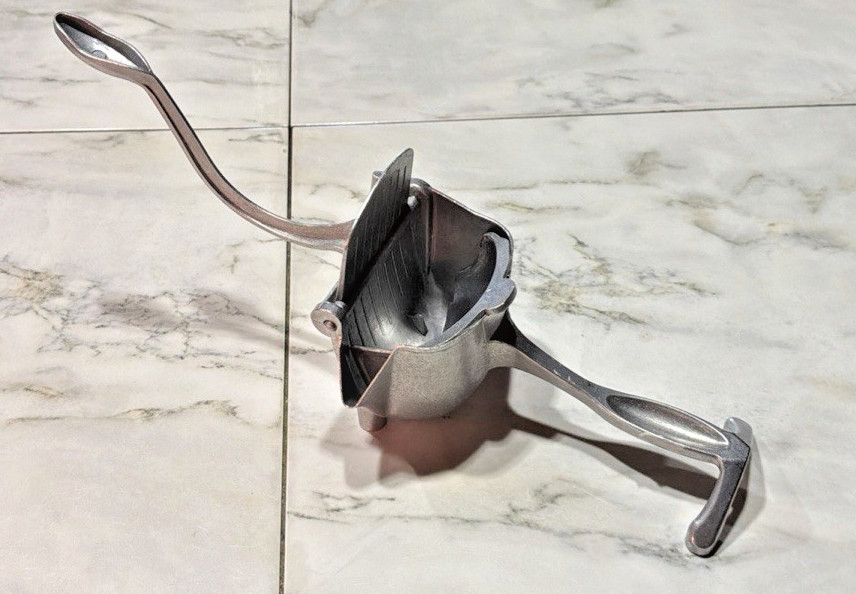 Rustic WEAR-EVER ALUMINUM JUICER VTG USA Kitchen Gadget 