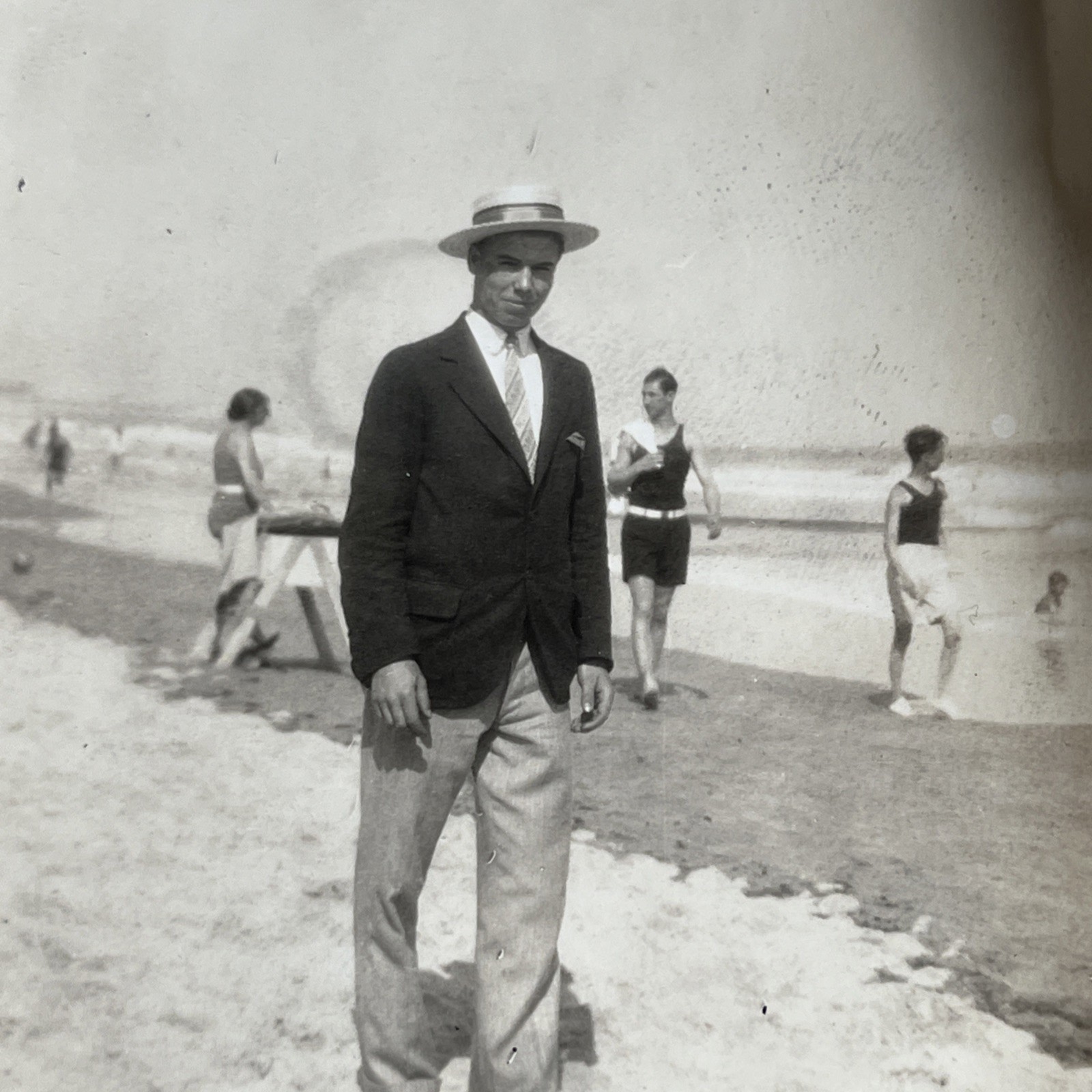 Antique Snapshot Photo Atlantic City Beach Seen 1927 Well Dressed Man - E1