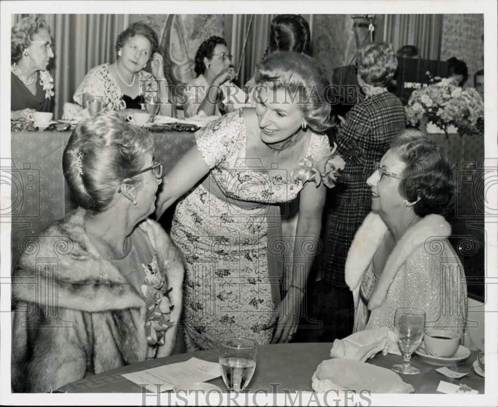 1963 Press Photo Mrs. Louise Reiss greets members of Soroptimist Club at event 1963 Press Photo Mrs. Louise Reiss greets members of Soroptimist Club at event