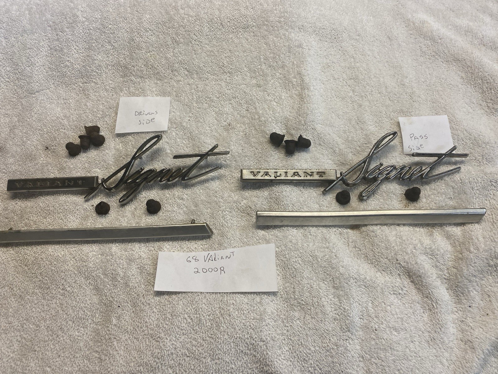 Mopar 68 PLYMOUTH VALIANT SIGNET FRONT FENDER EMBLEM 2786926+BOTH LOWER MOLDINGS