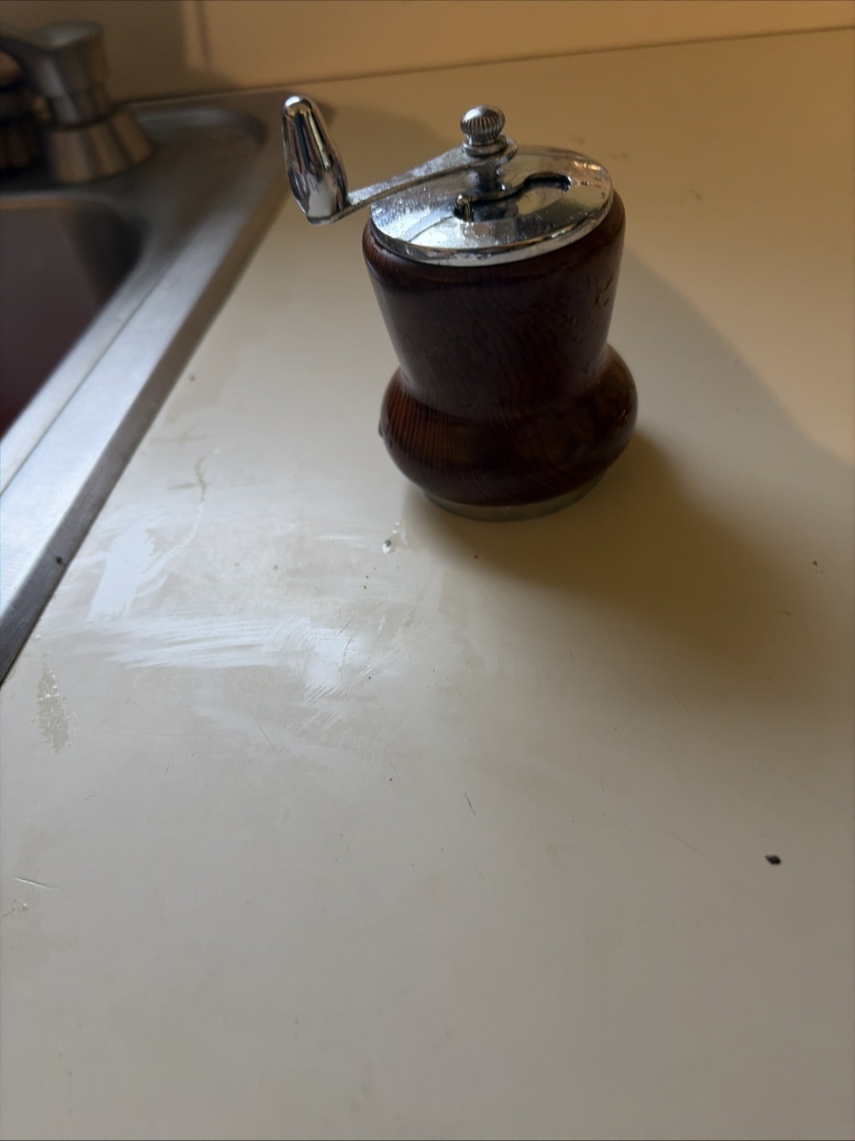 Pre Owned Vintage Unique GEORGE S THOMPSON Pepper Grinder/Mill Pre Owned Vintage Unique GEORGE S THOMPSON Pepper Grinder/Mill