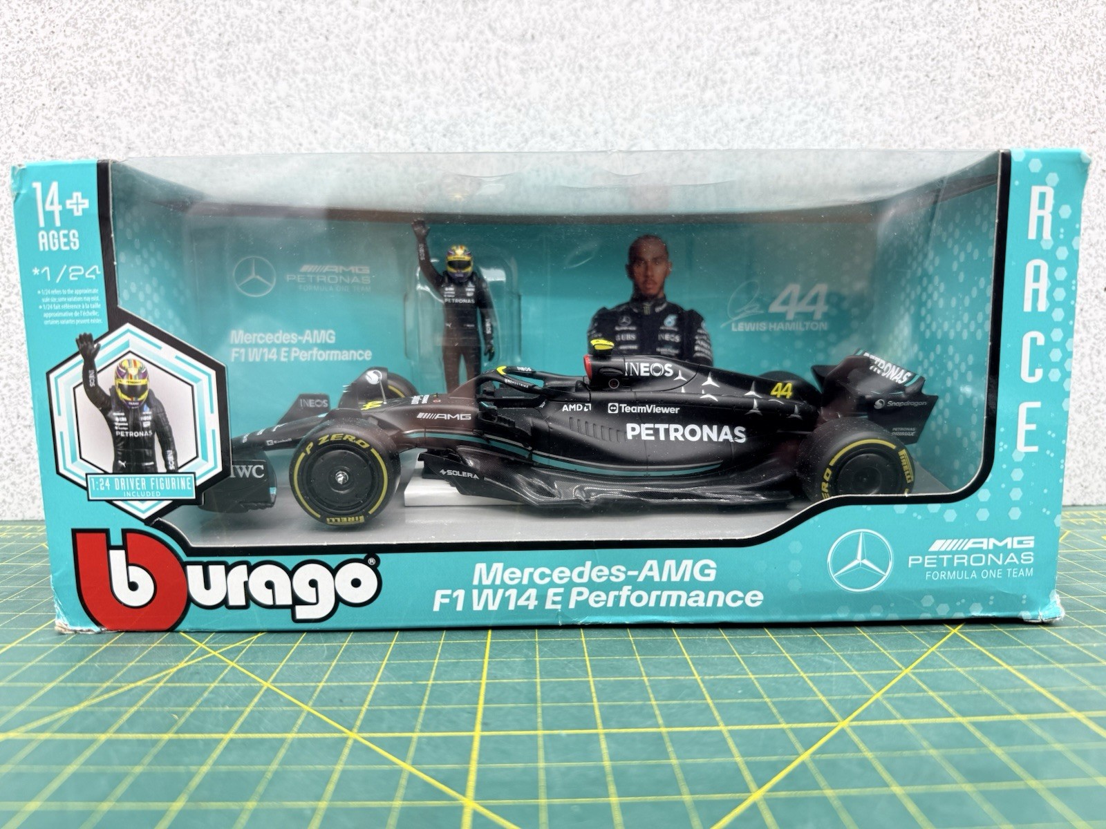Bburago 1/24 Mercedes-AMG Petronas F1 Team W14 2023 E-Performance Lewis Hamilton